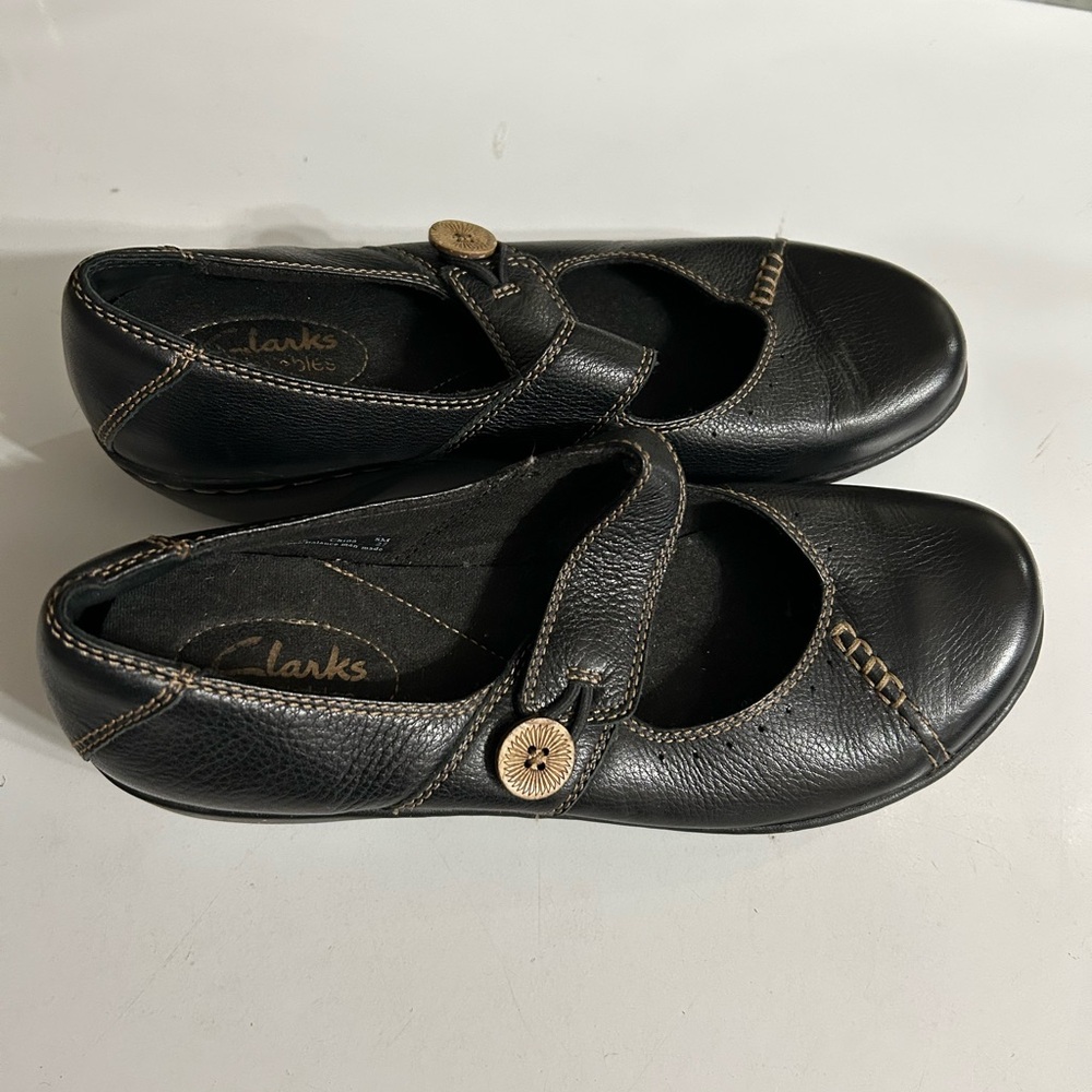 Clark’s bendable Black Leather Mary Jane Shoes with Gold Accents, size 8M - Picture 3 of 10